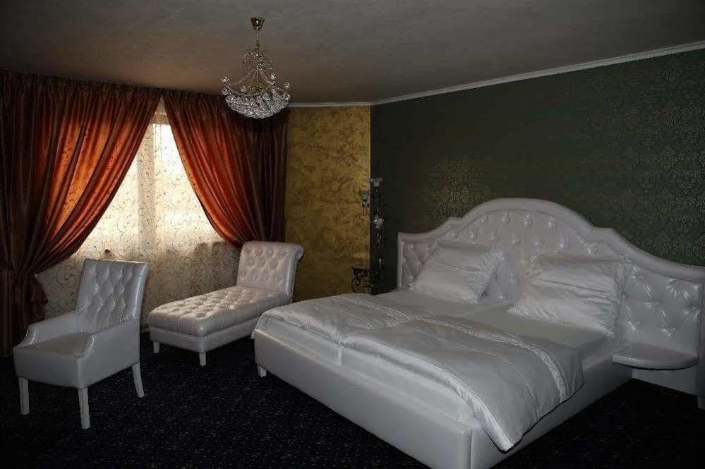 Hotel Kotva Bratislava Luaran gambar