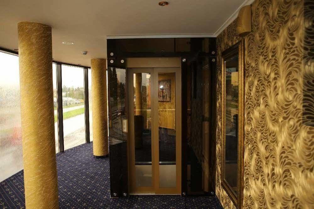 Hotel Kotva Bratislava Luaran gambar